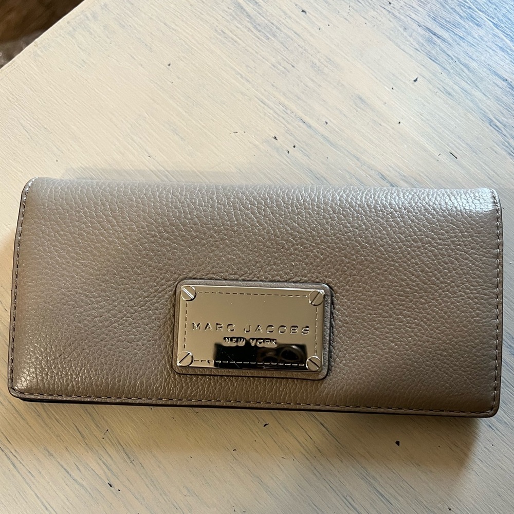 Marc Jacobs gray wallet large